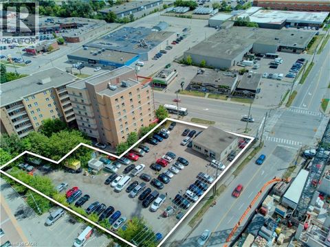 24-26 UNIVERSITY Avenue E Waterloo ON N2J2V8