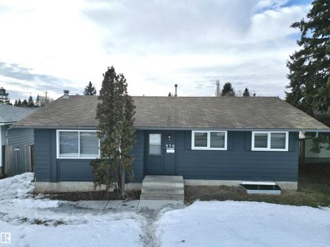 936 KNOTTWOOD RD S NW Edmonton AB T6K3C2