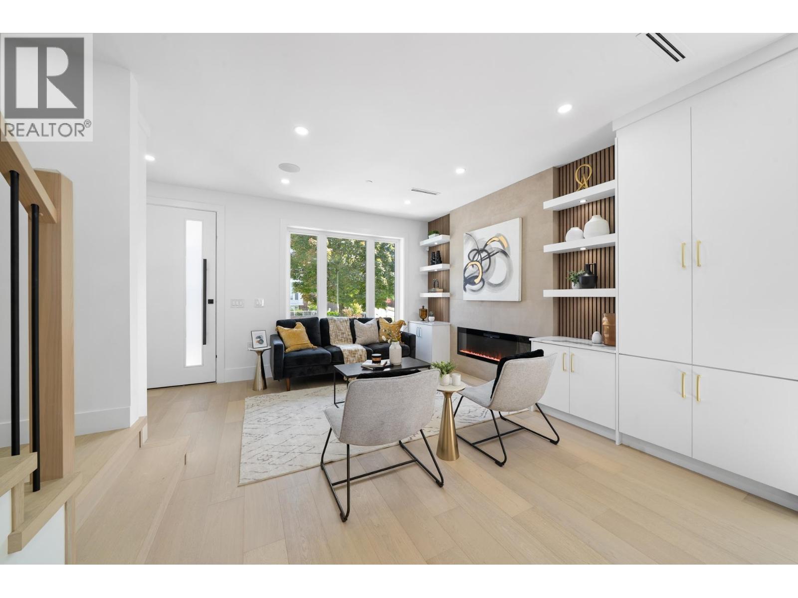 1 7361 FRASER STREET