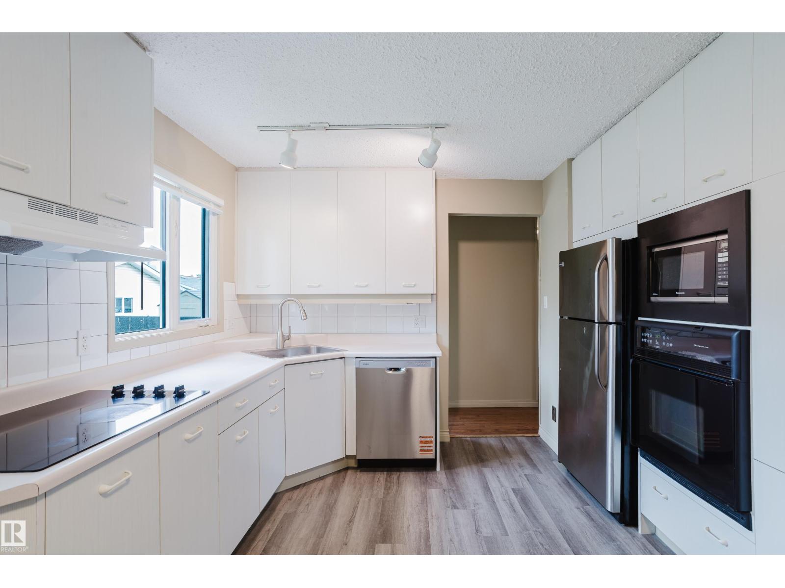 30 BRAMPTON ST S