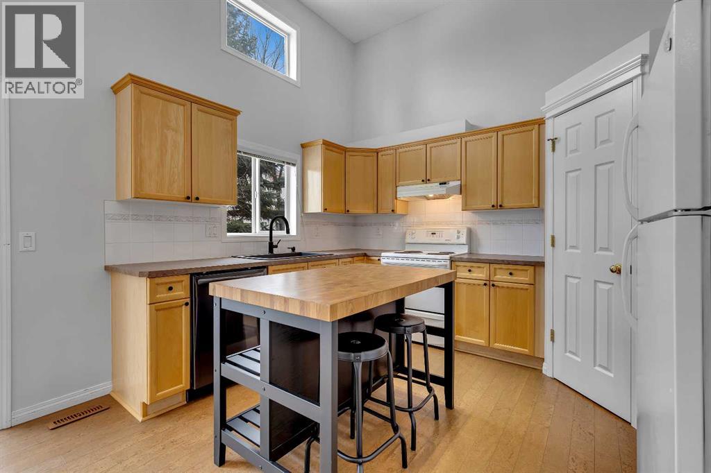 27 Country Hills Cove NW