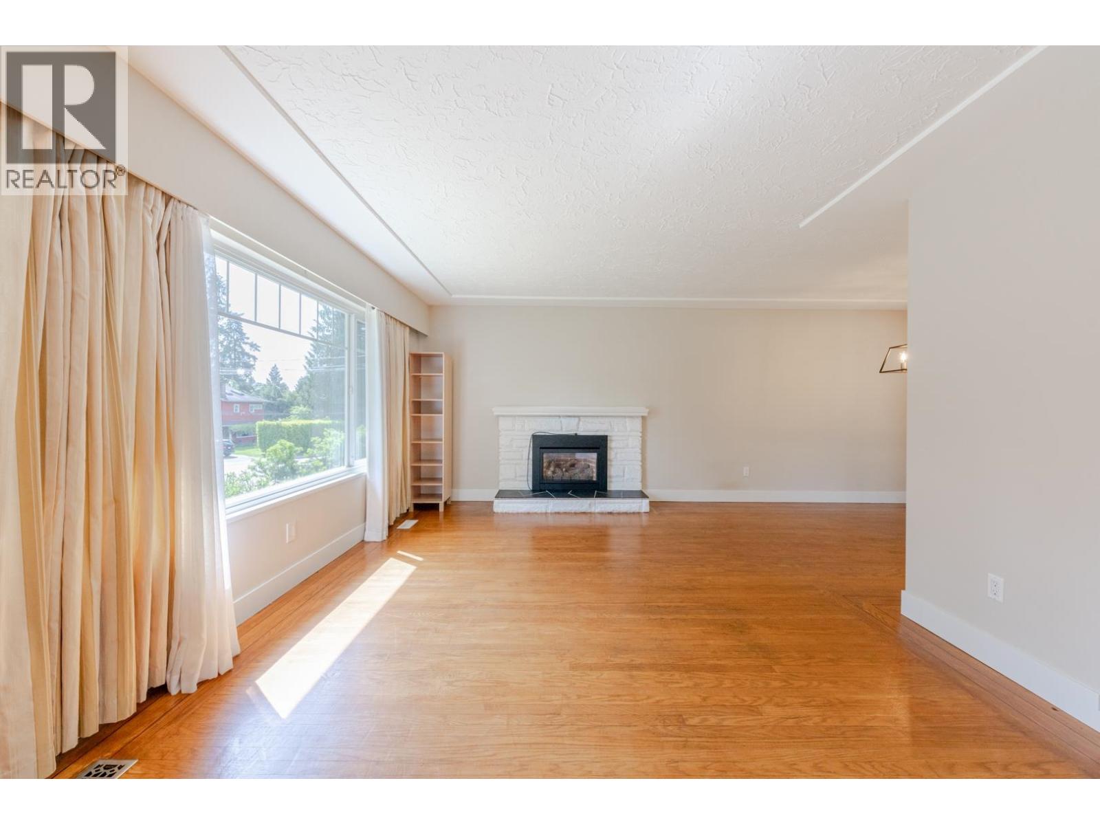 3729 WELLINGTON STREET