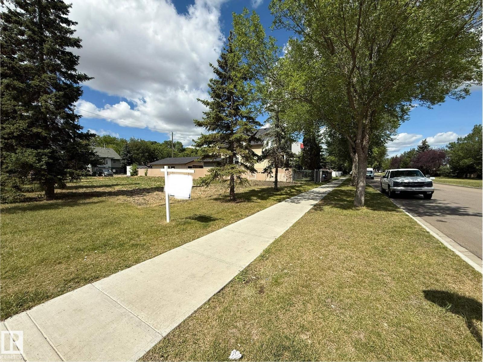 11906 76 ST NW