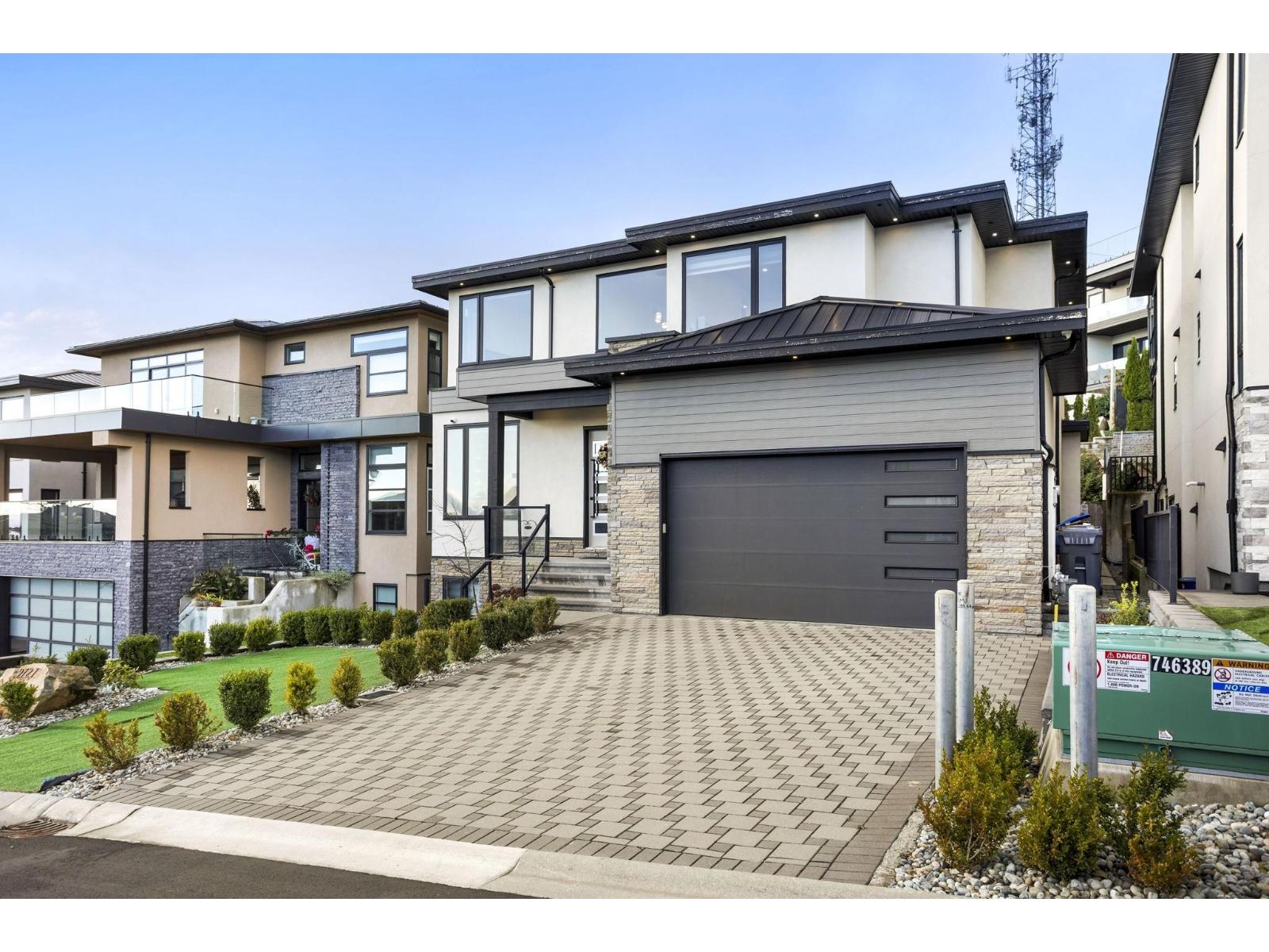 2727 MONTANA PLACE