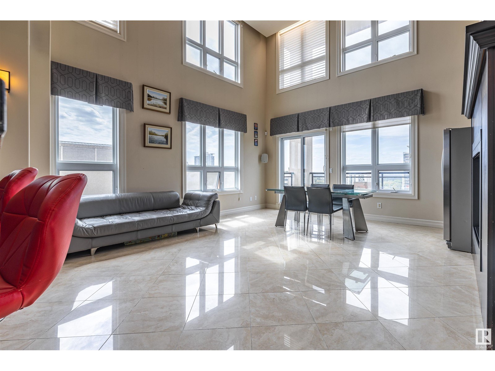 #1801 9939 109 ST NW