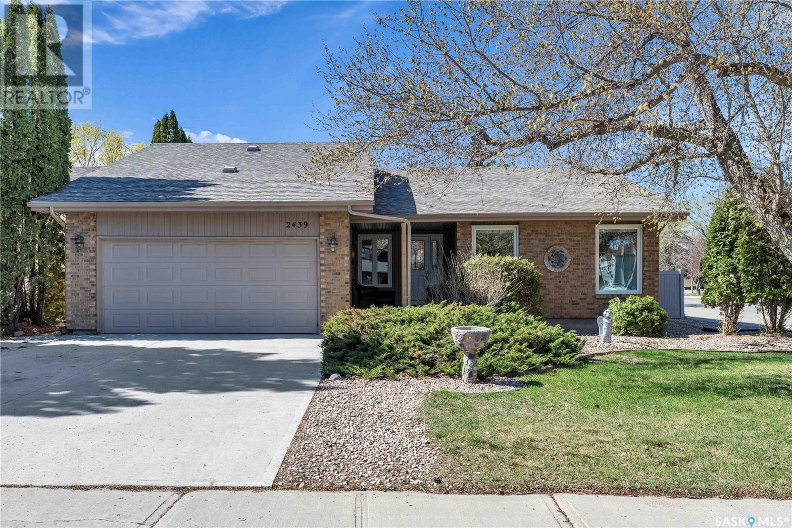 2439 Strathmore PLACE E