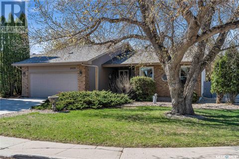 2439 Strathmore PLACE E Regina SK S4V0Z1