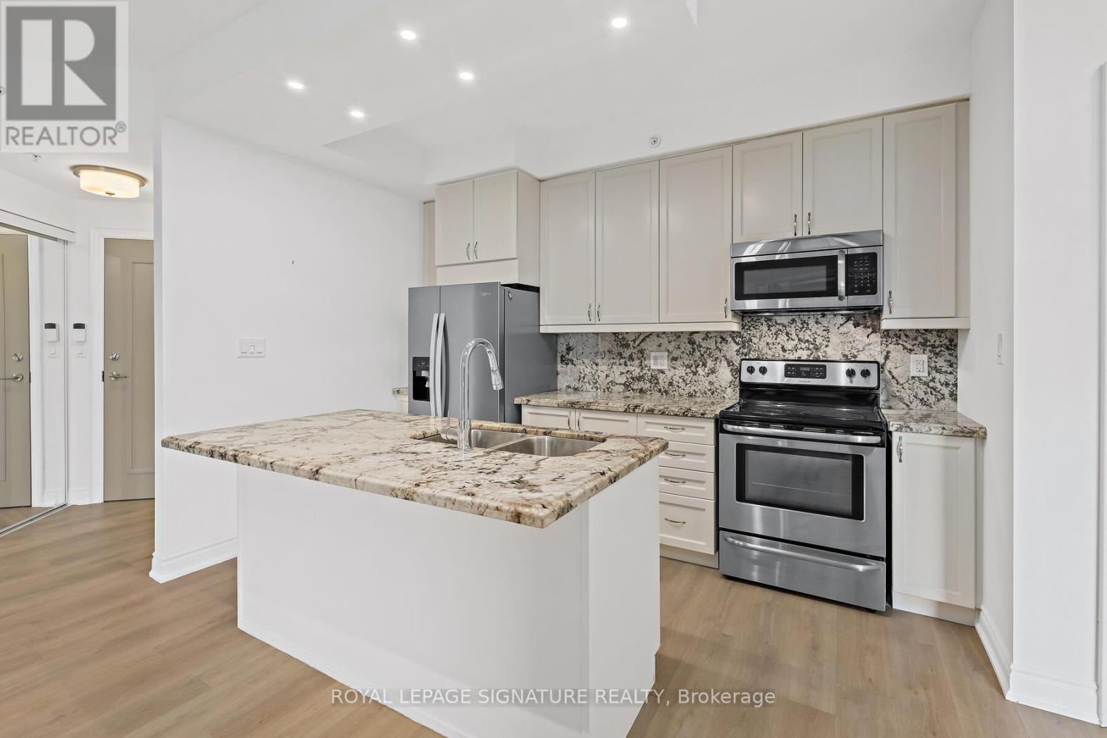 220 - 2396 MAJOR MACKENZIE DRIVE W