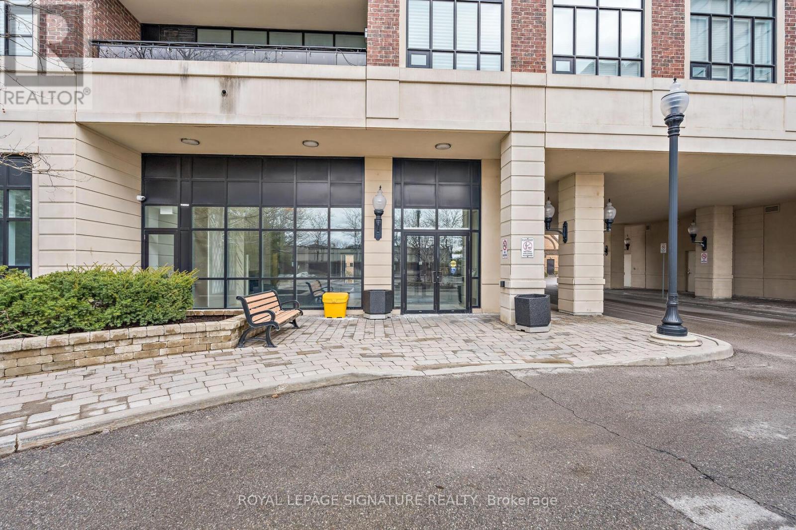 220 - 2396 MAJOR MACKENZIE DRIVE W