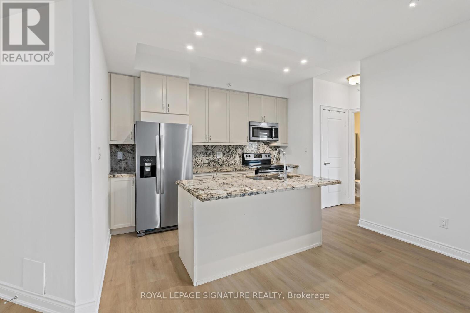 220 - 2396 MAJOR MACKENZIE DRIVE W