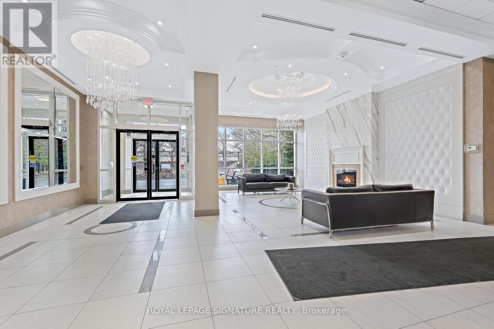 220 - 2396 MAJOR MACKENZIE DRIVE W