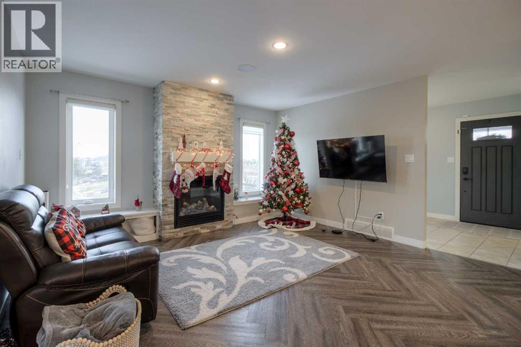 541 Aquitania Boulevard W