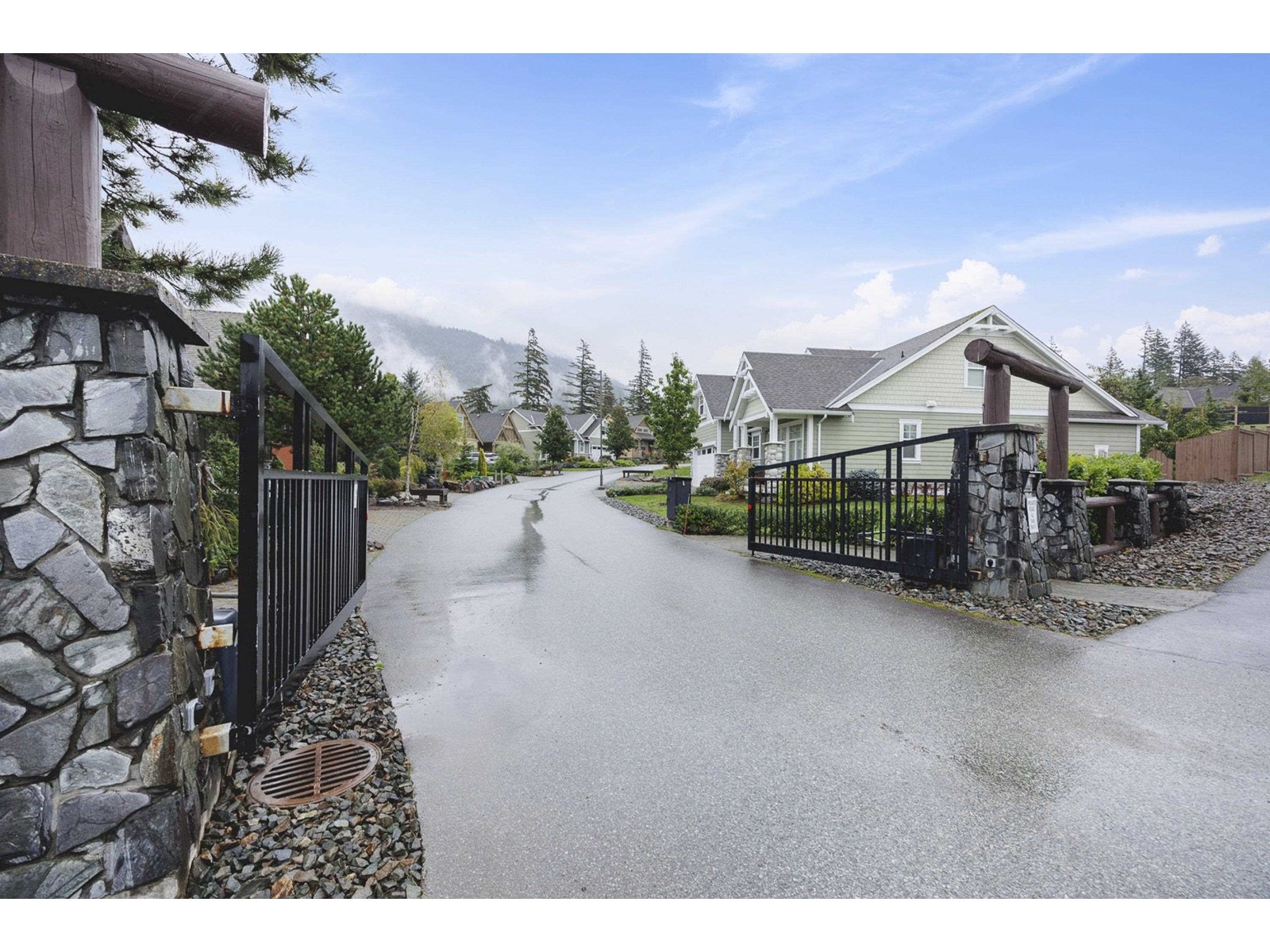 17 1911 WOODSIDE BOULEVARD|Mt Woodside