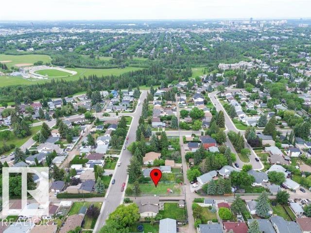 8312 73 AV NW