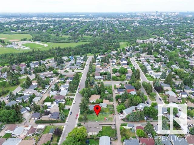 8312 73 AV NW