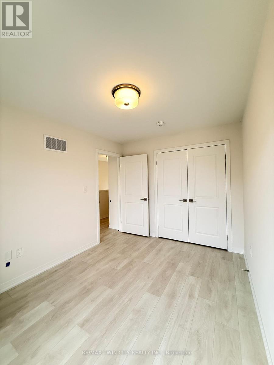 140 - 660 COLBORNE STREET W