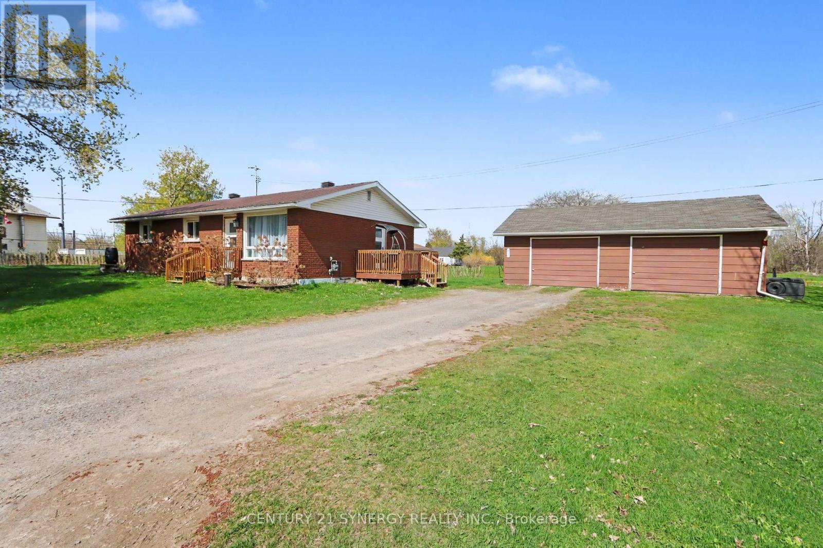 Photo 1 of 24 — 130 SAUMURE CIRCLE, Drummond/North Elmsley, ON K7A4S4