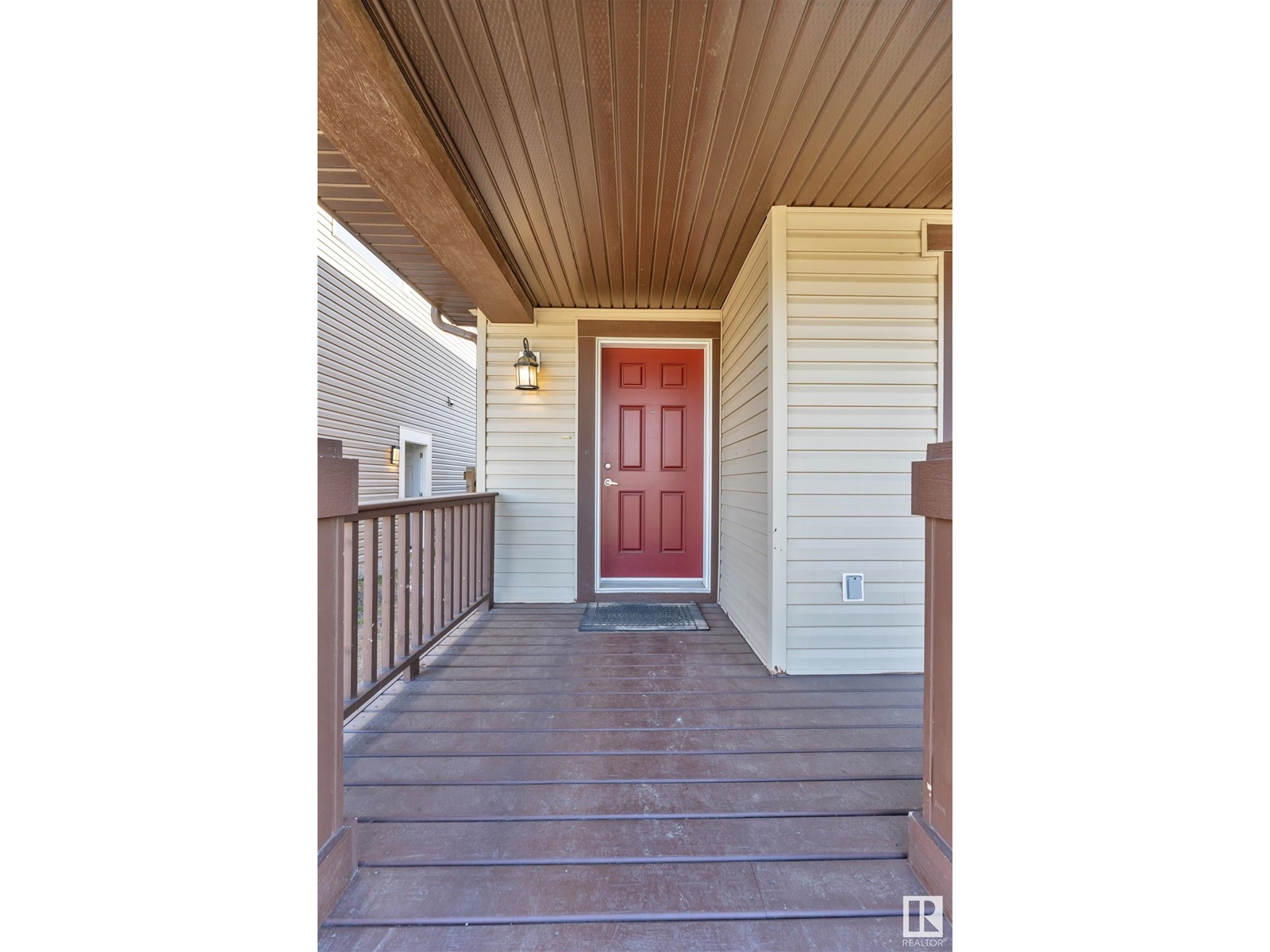 1127 35 AV NW