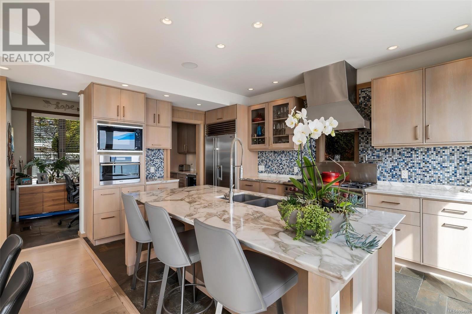 5073 Cordova Bay Rd