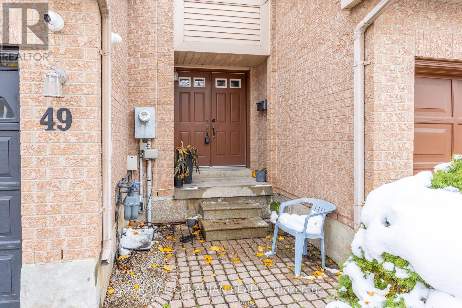 32 - 49 GOLDENLIGHT CIRCLE