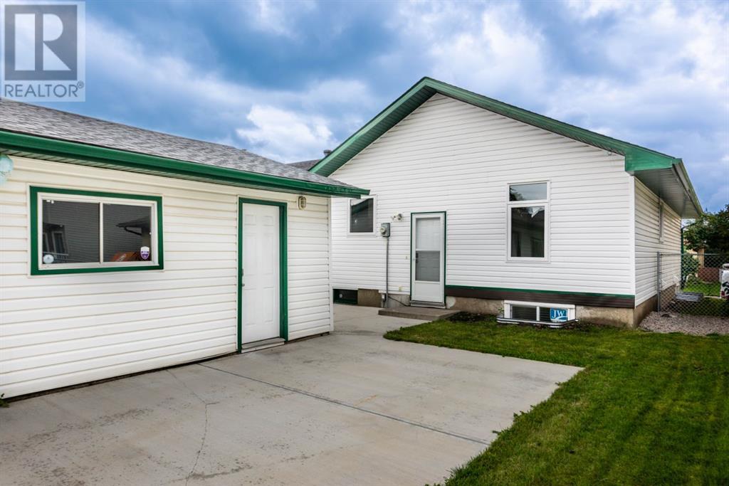 1132 Meadowbrook Drive SE