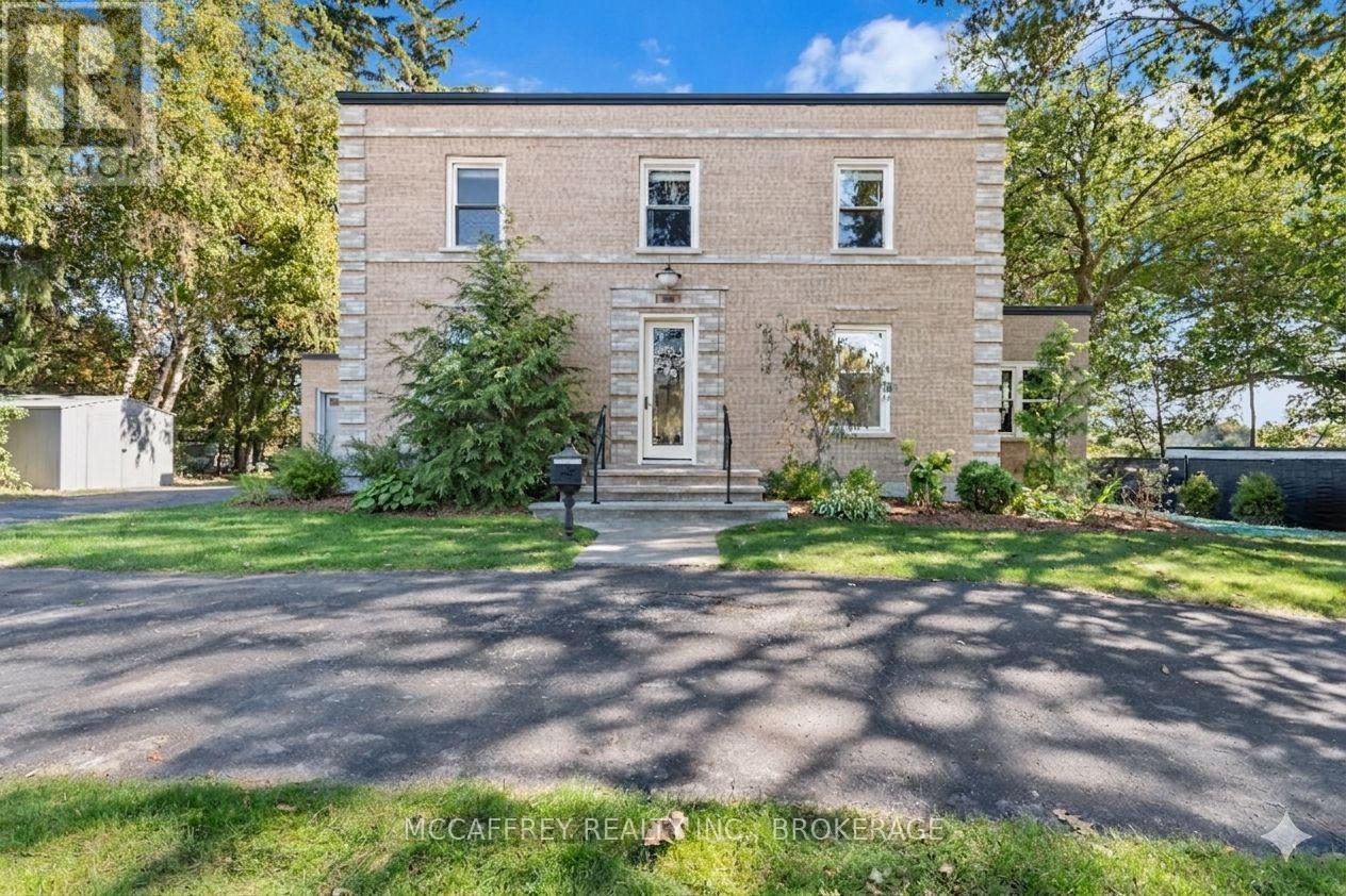 442 DUNDAS STREET W