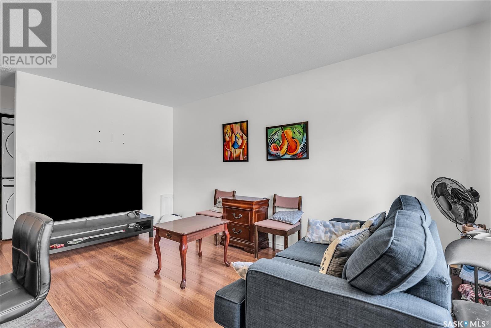 2908 Eastview