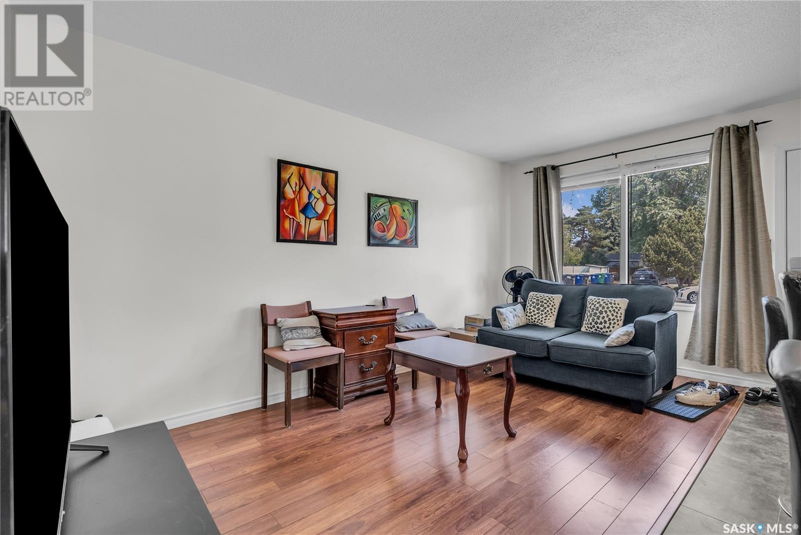 2908 Eastview