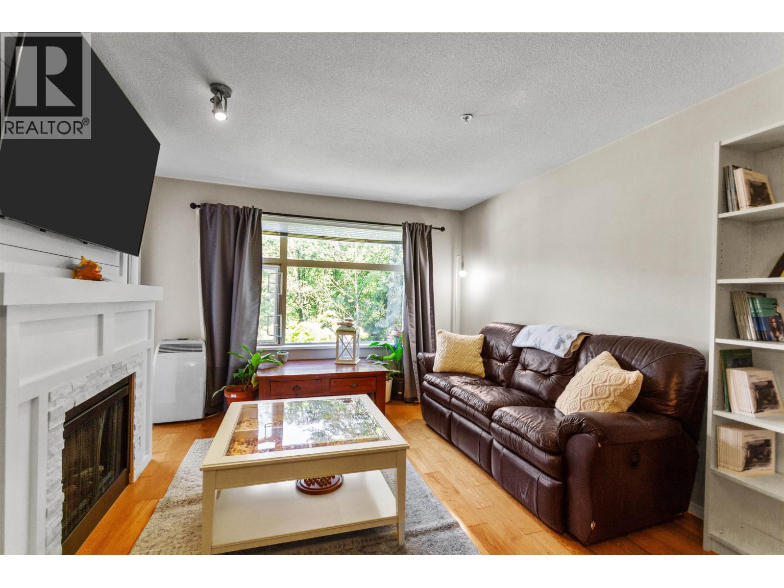 315 400 KLAHANIE DRIVE