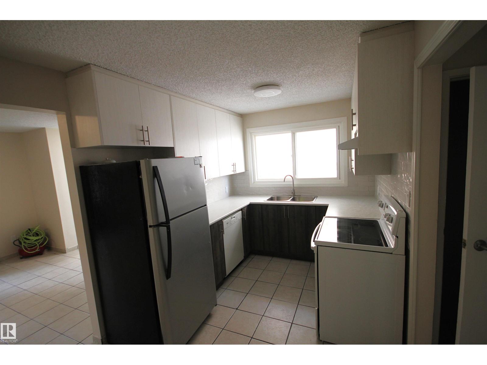12907 & 12909 123 ST NW
