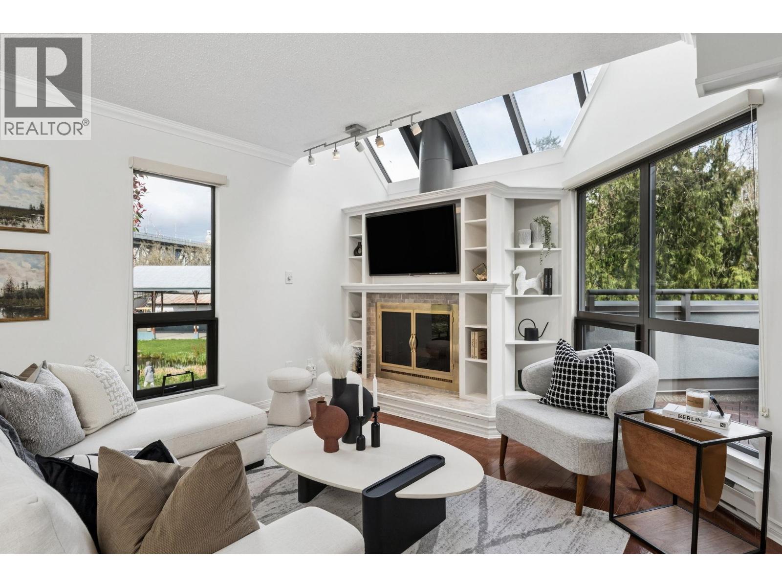 217 1477 FOUNTAIN WAY