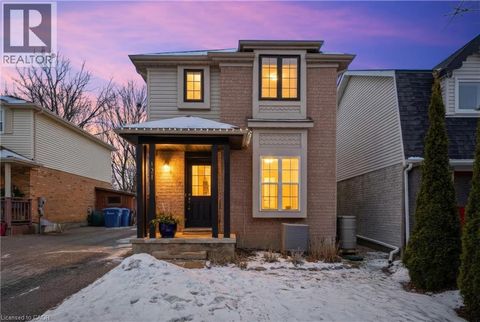 121 MOSS Place Guelph ON N1G4V4