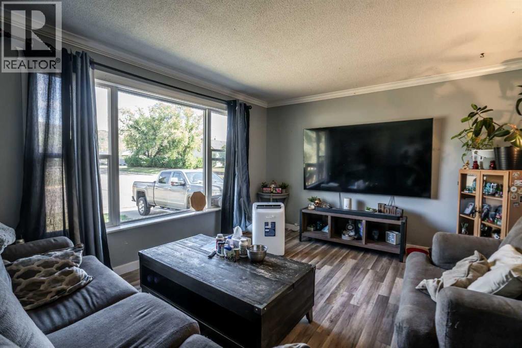 8322 95 St