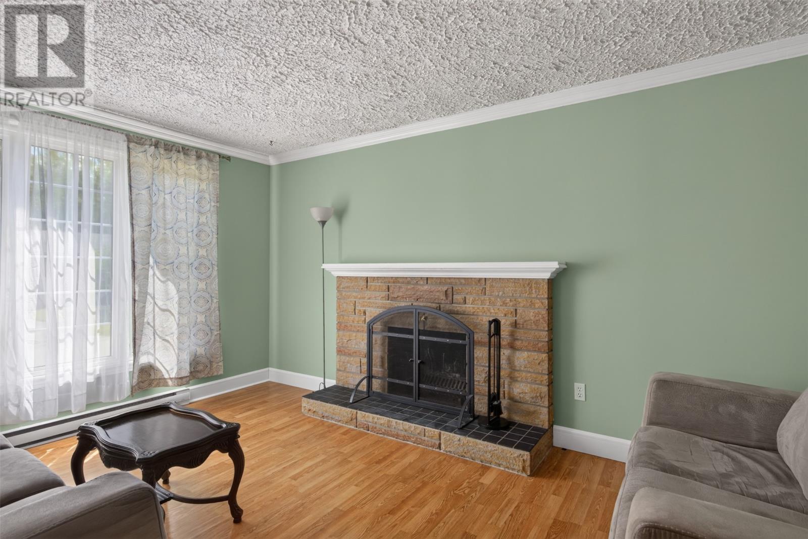 15 Wood Crescent