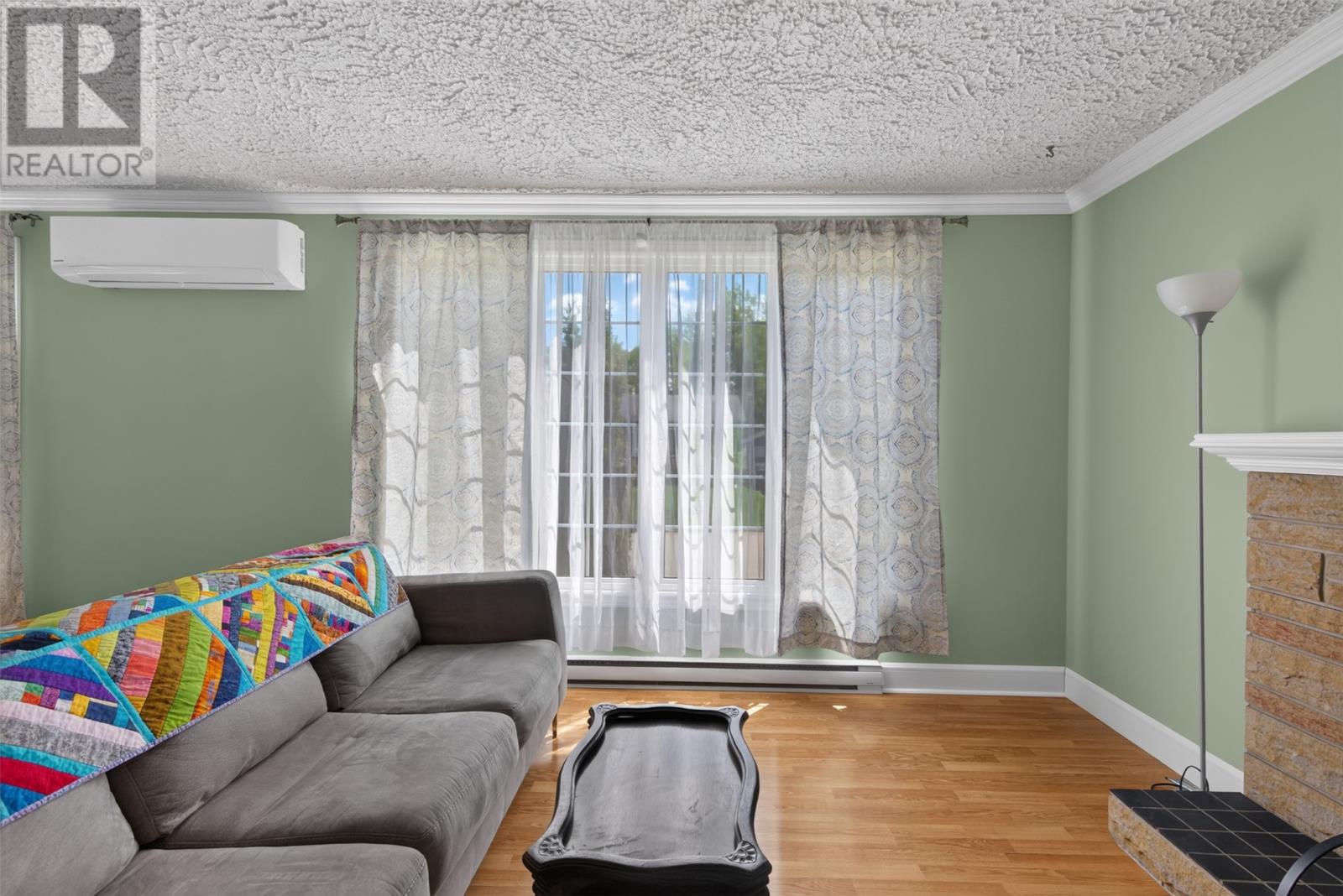 15 Wood Crescent