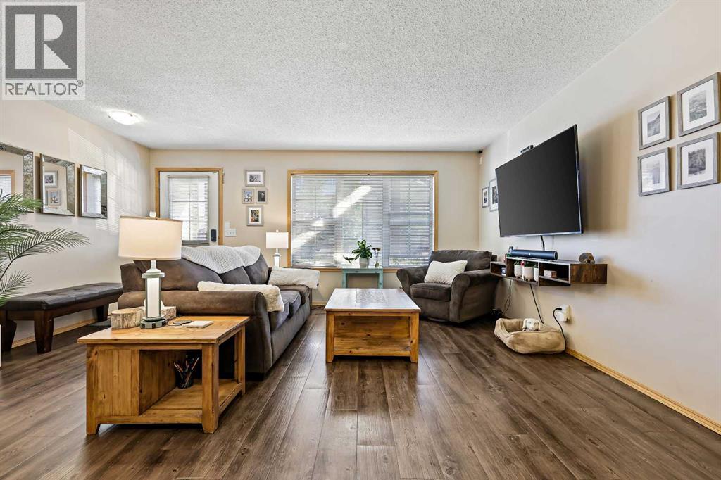 104, 15 Everridge Square SW