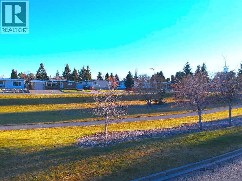 2905 Lakeview Drive S