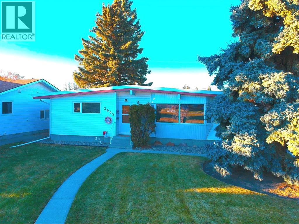 2905 Lakeview Drive S