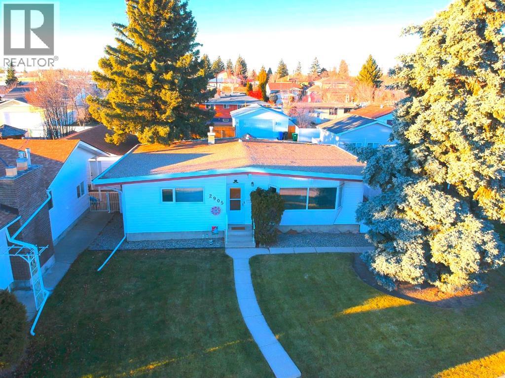 2905 Lakeview Drive S