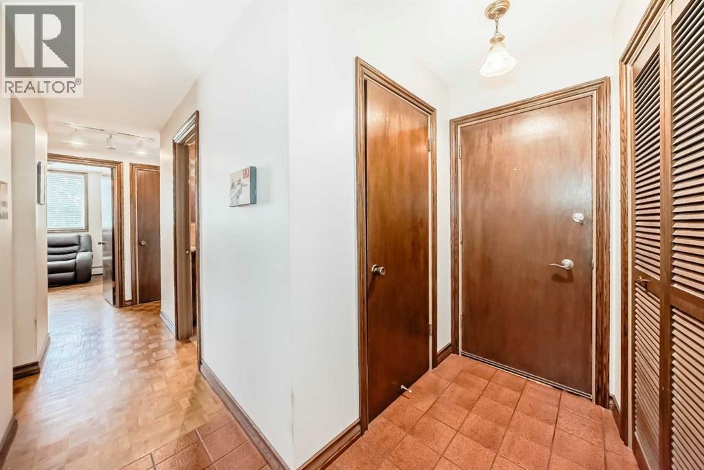 201, 512 Cedar Crescent SW