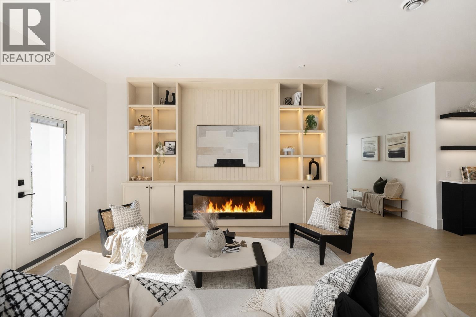 103 646 GIRARD AVENUE