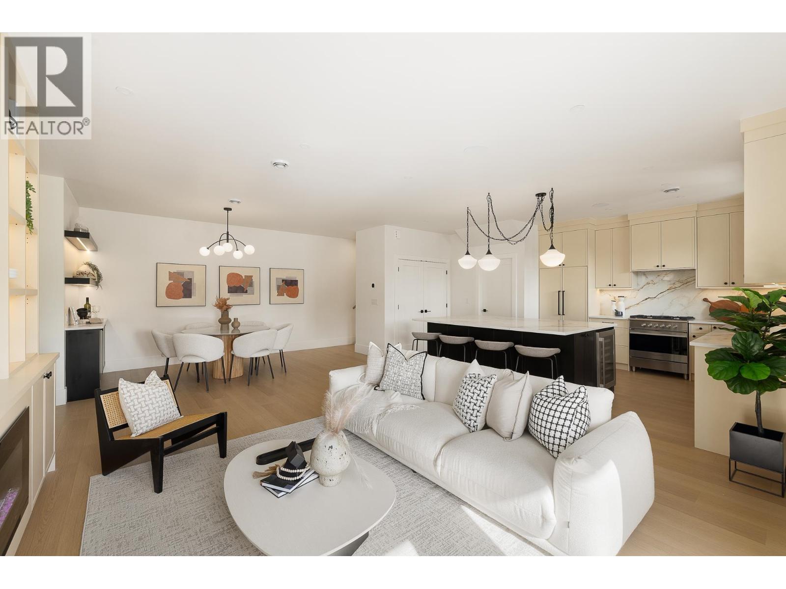 103 646 GIRARD AVENUE