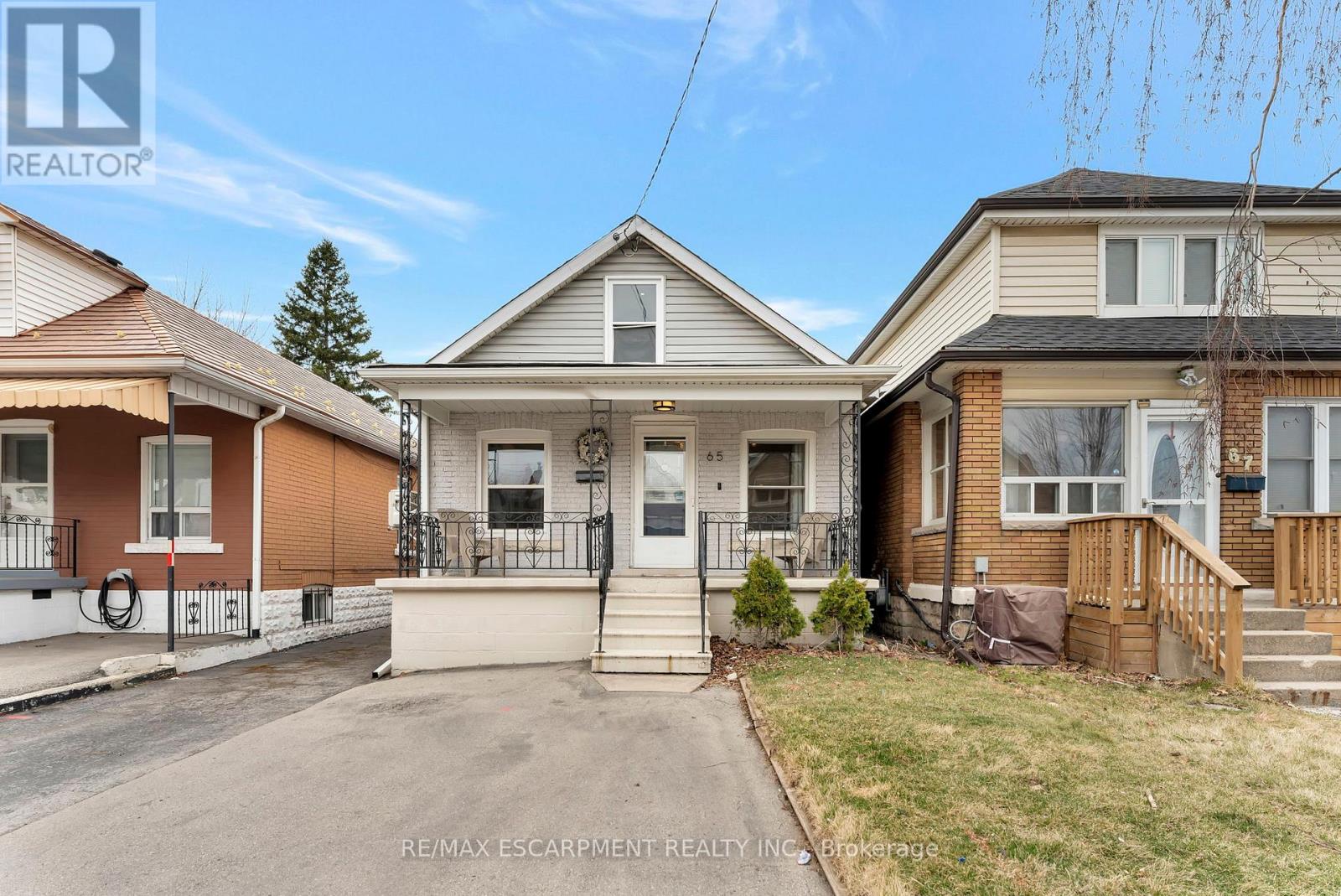 65 CONNAUGHT AVENUE N