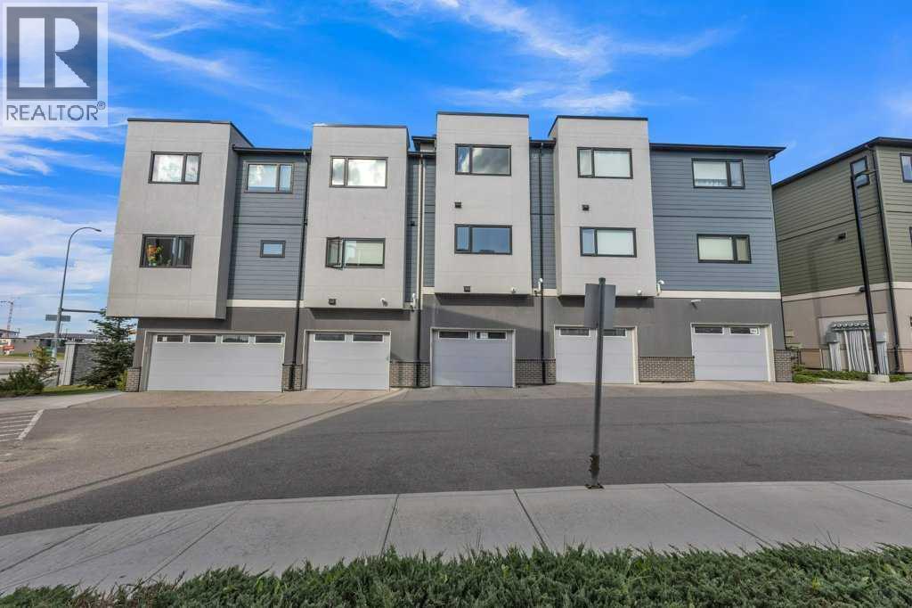 903, 218 Sherwood Square NW