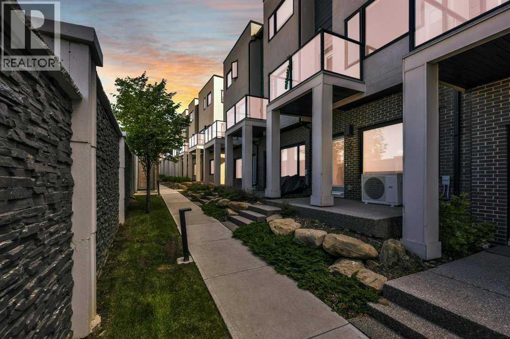 903, 218 Sherwood Square NW