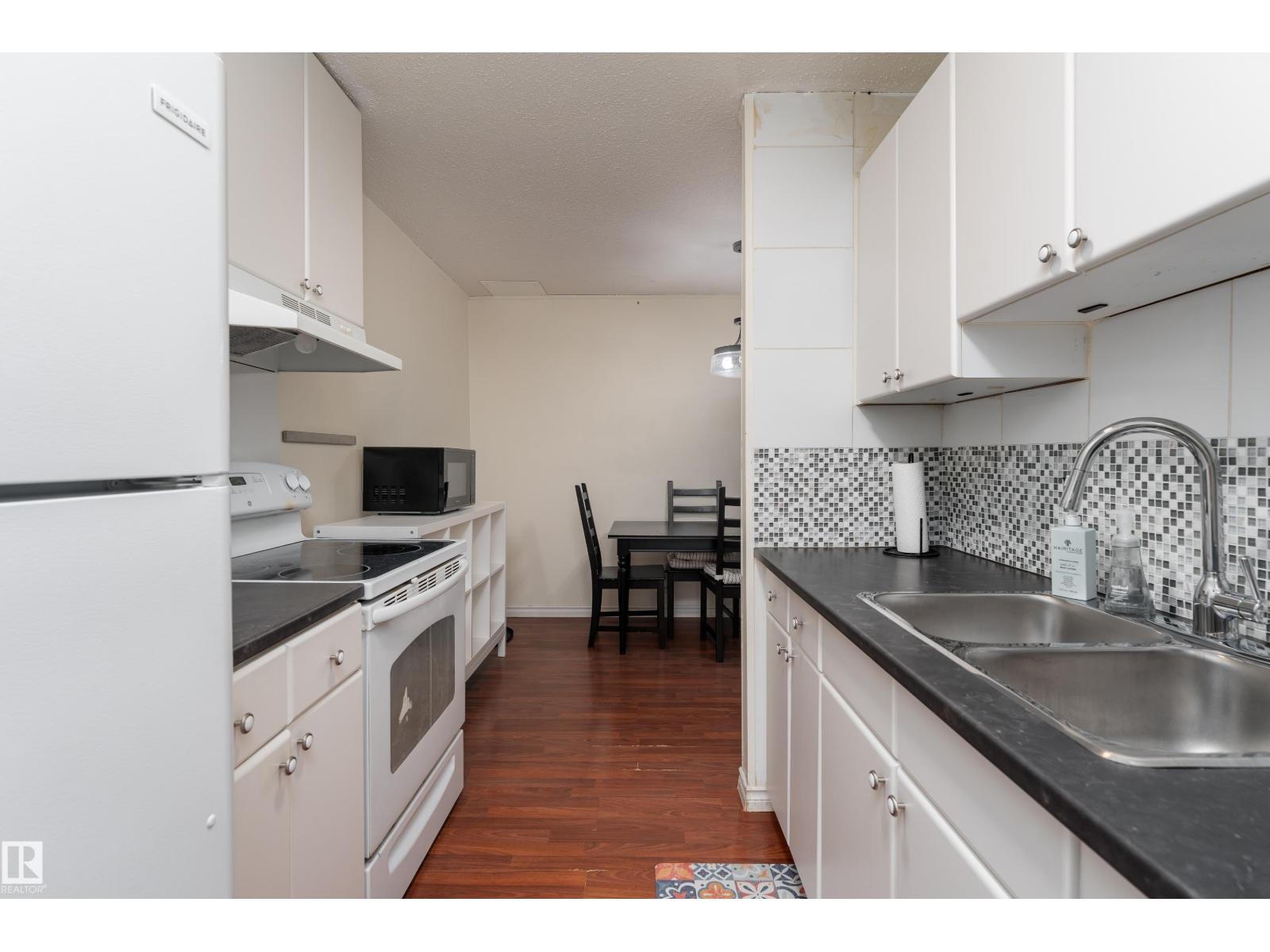 15217 54 ST NW