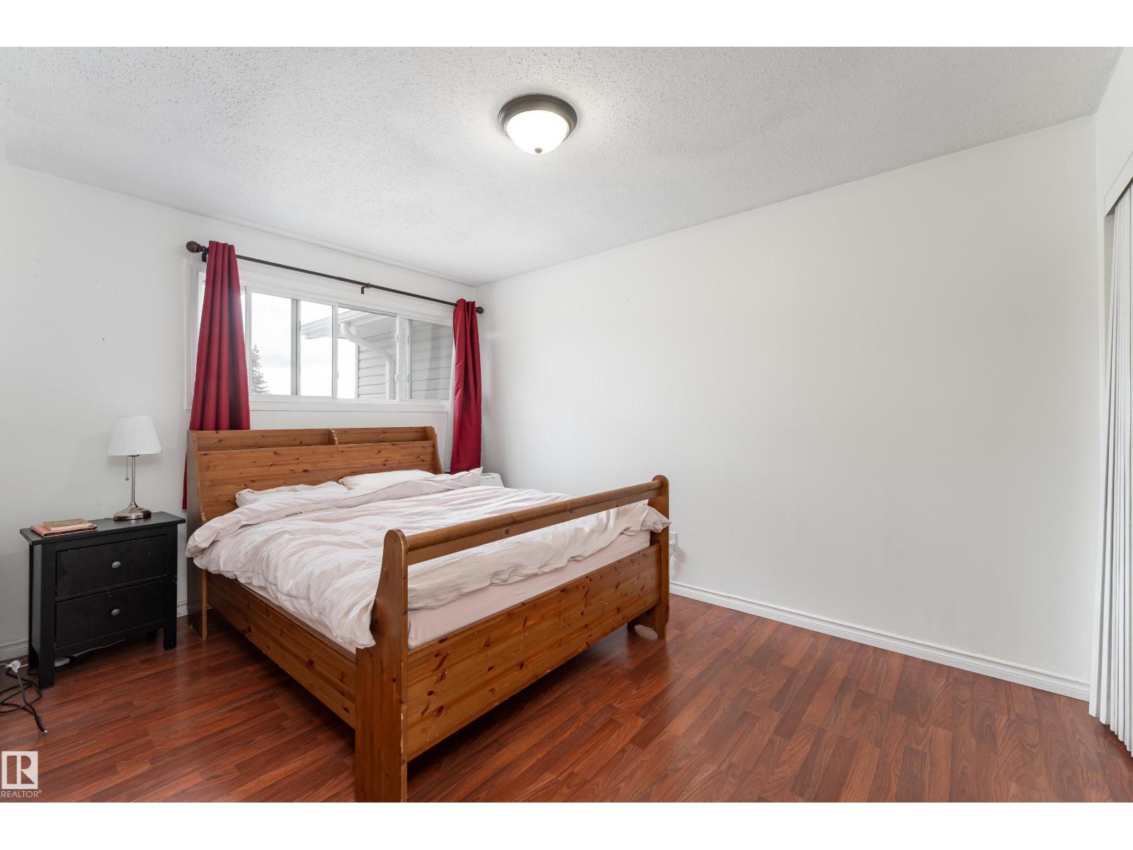 15217 54 ST NW