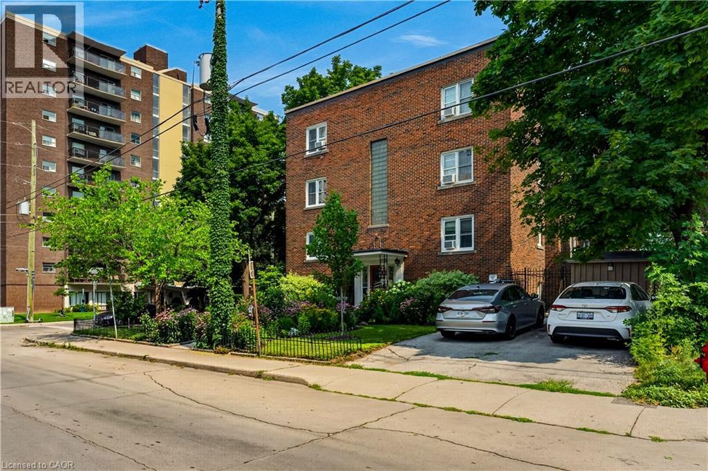 60 ROBINSON Street Unit# 104