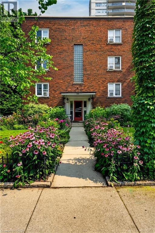 60 ROBINSON Street Unit# 104