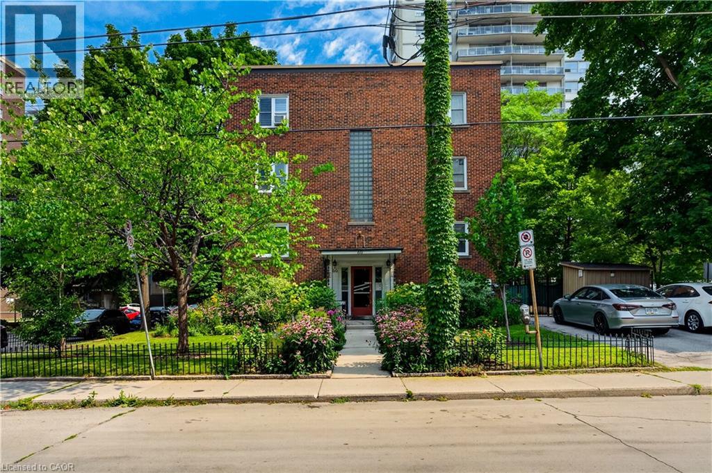 60 ROBINSON Street Unit# 104